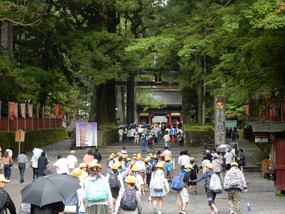 Main Path to Toshugu Complex