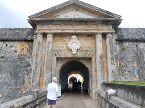 Gate
