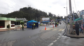 Bus & border crossing Ecuador to Columbia