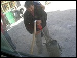 Jimpal pumping petrol