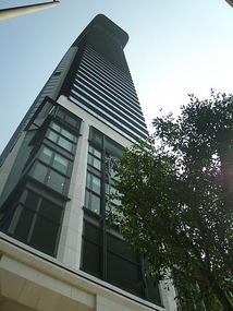 Harbour Grand is tall hotel, yah?