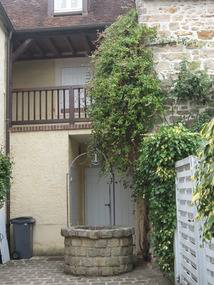 Poço no páteo do Museu de 'L'auberge Ganne"