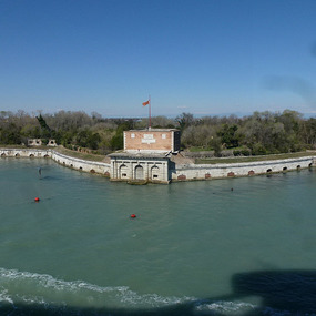 Cruising in to Venice