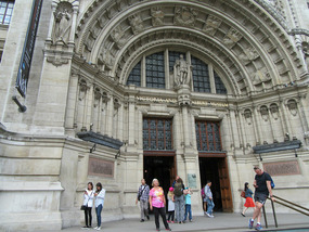 Entrance to Victoria and Albert Museum