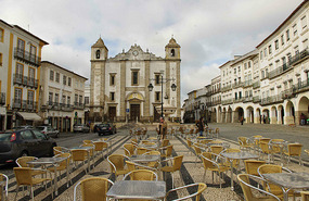 Évora