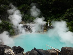 The water in this pool is 98C
