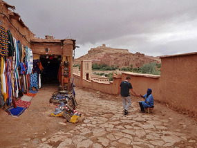 Walk to the Ksar of Aït Benhaddou