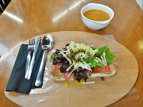 Good Food at Campo De Ourique Market