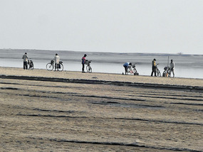 Island sands and silhouettes 