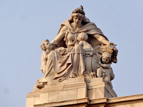 Watching over us at Victoria Memorial, Calcutta