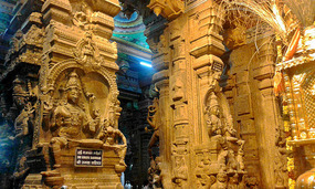 Sculptures in Meenakshi Amman