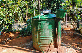 Gas capture compost can