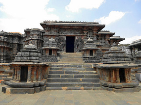 Shrines on stairs leading to Hoysaleswara Temple