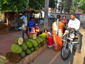 Fruit stand in Yeligiri