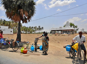 Waterpump along road