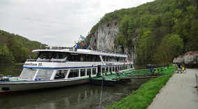 Boarding the Boat in Weltingburg