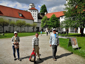 Junko Hiro & Dave at Fortress Courtyard in Passau 