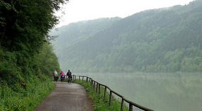 Level Trail Hugged the Donau