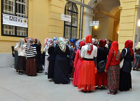 Group of women visit Schönbrunn Palace