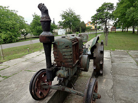 Farming monument in this farming town Harta