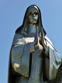 10.5 meter tall Mária