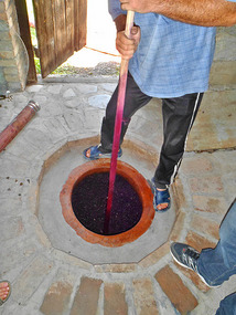Qvevri mash needs to be stired