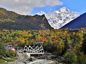 Leaves changing in Mestia