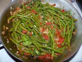 Green Beans with Tomatoes, Basil, and Garlic