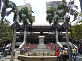 Parque Berrio & Metro Station