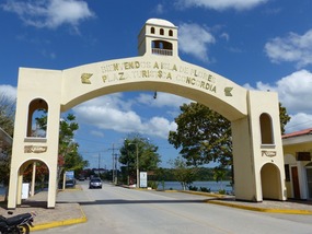 Los Arcos, Entry to Flores