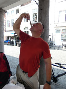 Tasting some Herring on the Vismarkt