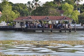 Rush hour at the ferryboat landing