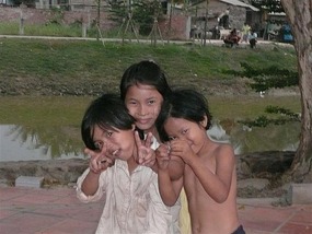 Cheeky kids on the roadside