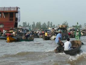 Reaching the Cai Rai Floating Market Mayhem!