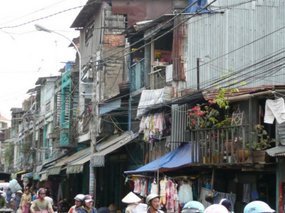 The Vietnamese houses behind the market
