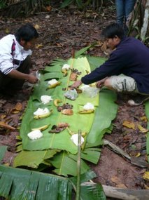 Banana leaf table and lunch!