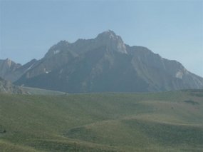 Mountain Highway scenery to Bishop Town