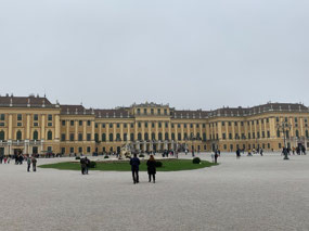 Front view of Schönbrunn Palace