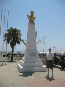 Mike by the Xenon Statue
