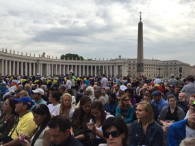 Crowds waiting for the pope