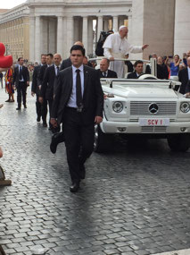 Here comes the Pope!