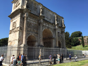 Arch of Constantine, Facing the Colosseum