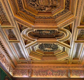 A glimpse at one carved ceiling