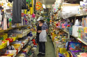 Melissa shopping for plugs
