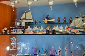 Tschotskes in museum gift shoppe