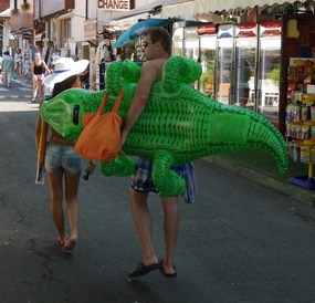 Nessebar - Homme au croco