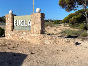 After 700 kms we pulled into Eucla