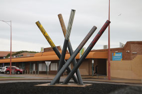Garla:Campfire Welcome Sculpture on the Roundabout