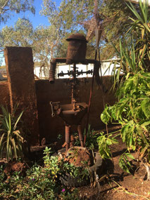 Slim Dusty rusty art at Willare Bridge Roadhouse