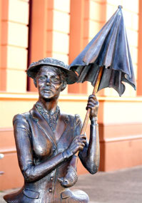 Mary Poppins statue